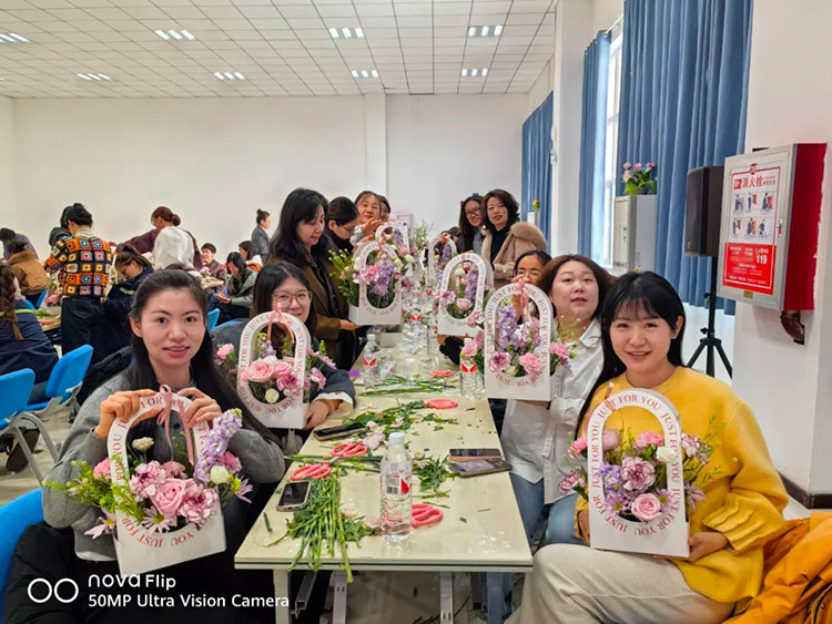 【英国365集团】开展“指尖花艺 绽放魅力芳华”主题活动